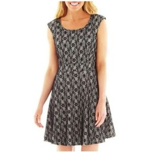 Worthington Lace Fit and Flare Dress, size small . Gently used.